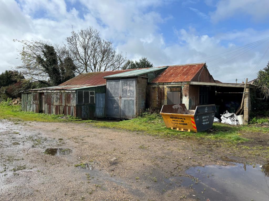 Lot: 114 - THREE-QUARTER ACRE FORMER COUNCIL DEPOT SITE WITH PLANNING FOR FIVE HOUSES - Former council depot buildings